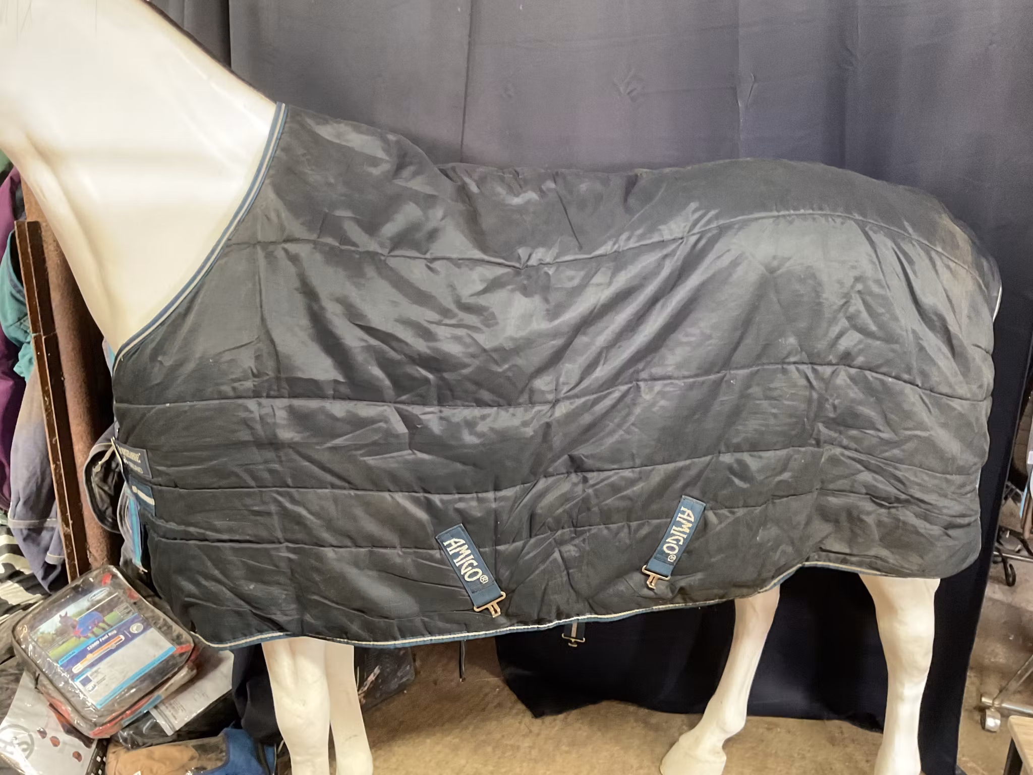 Amigo stalltäcke 130 cm, 320 gr, ett hål