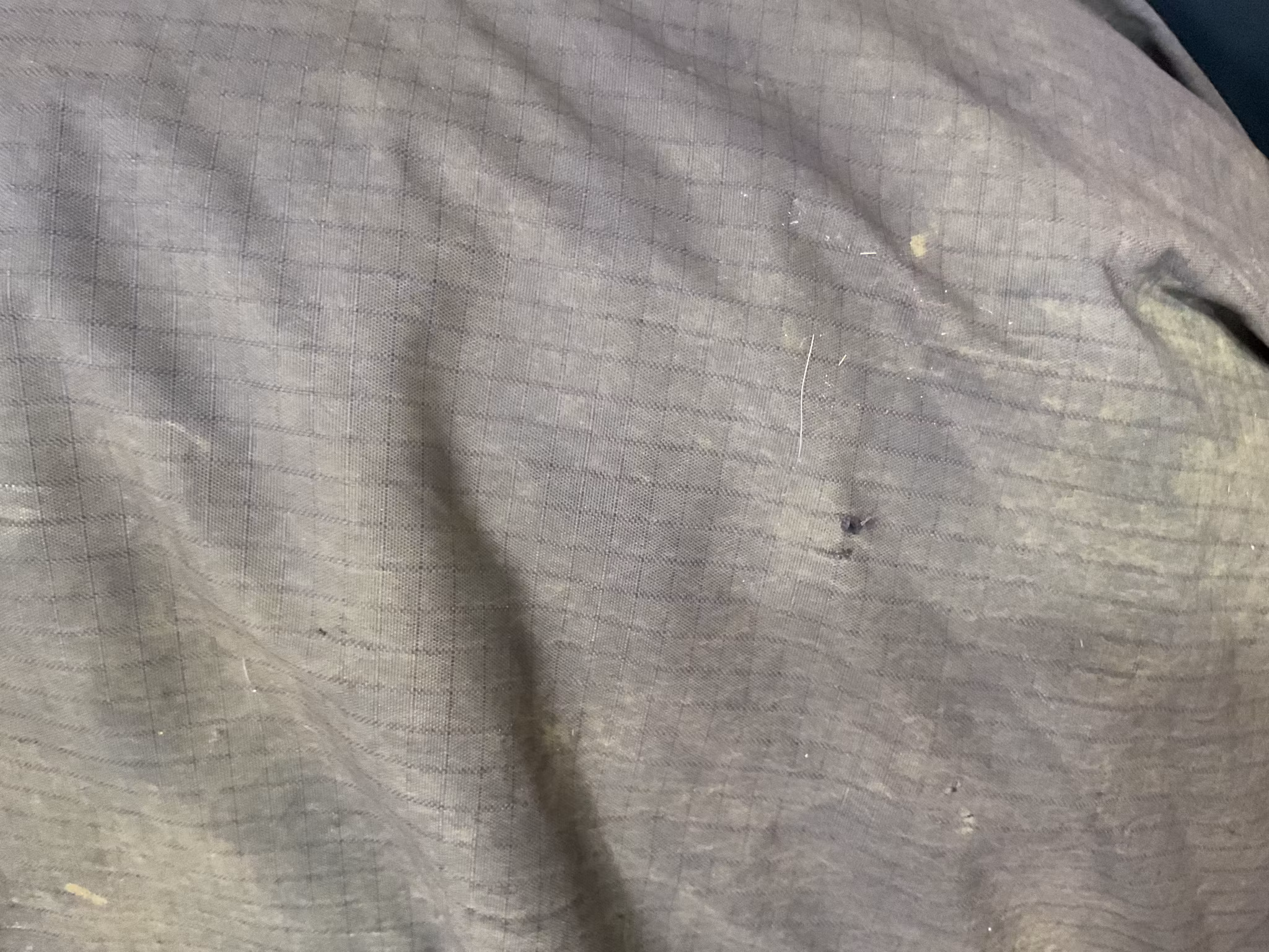 Shirestäcke 135 cm, ca 300 gr, ett litet hål