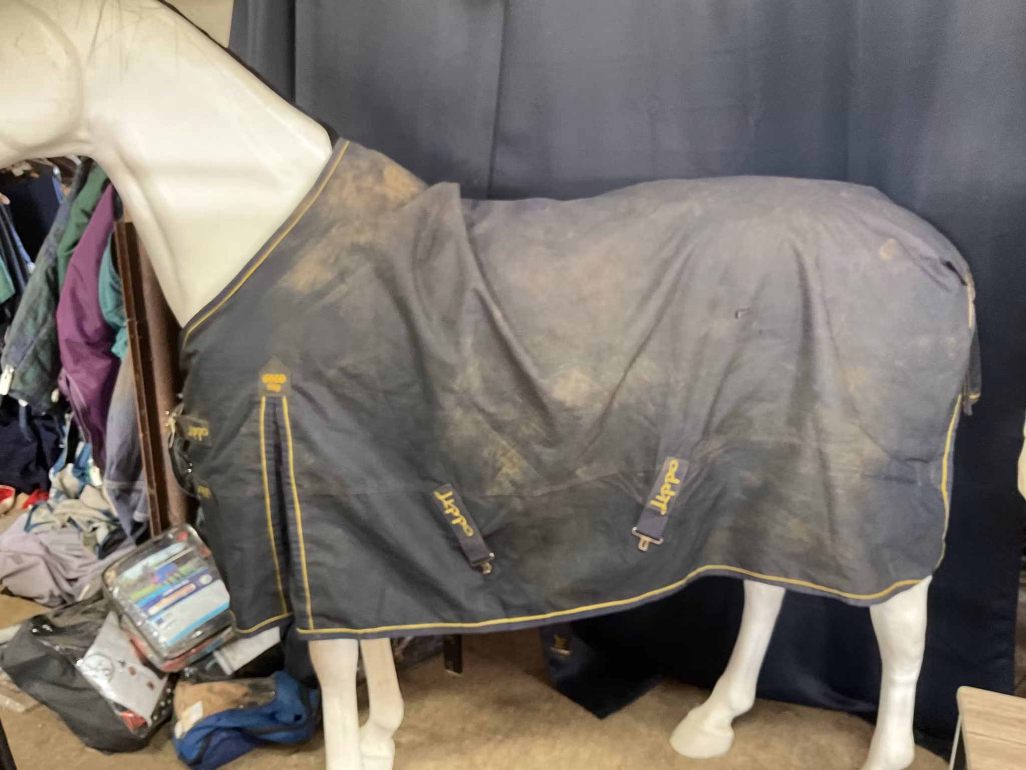 Lippotäcke,145 cm, 50 gr,otvättat,ett hål
