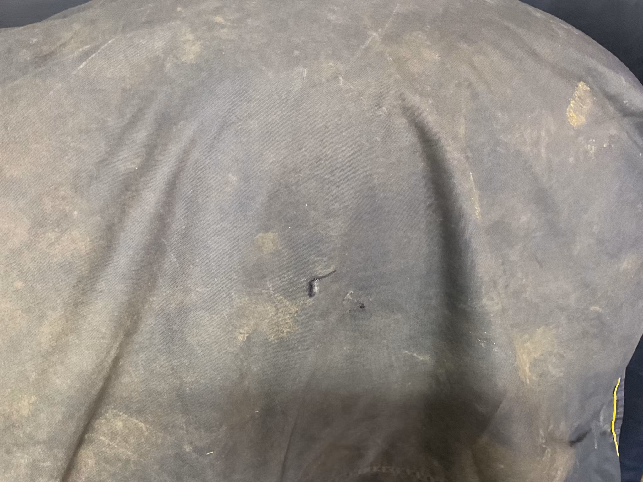Lippotäcke,145 cm, 50 gr,otvättat,ett hål