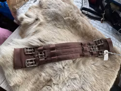 Sadelgjord brun, 45 cm
