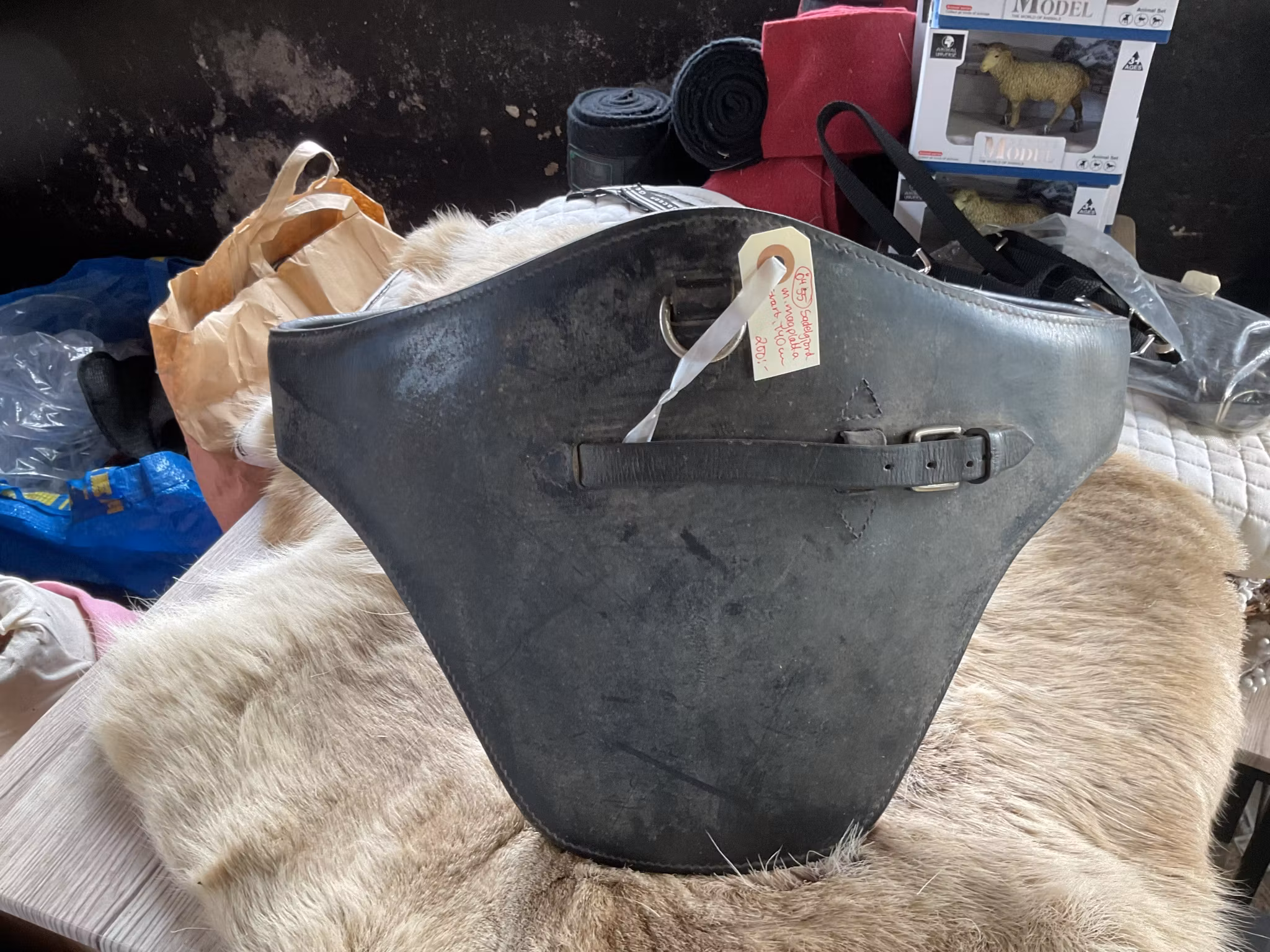 Sadelgjord med magplatta,svart,140 cm