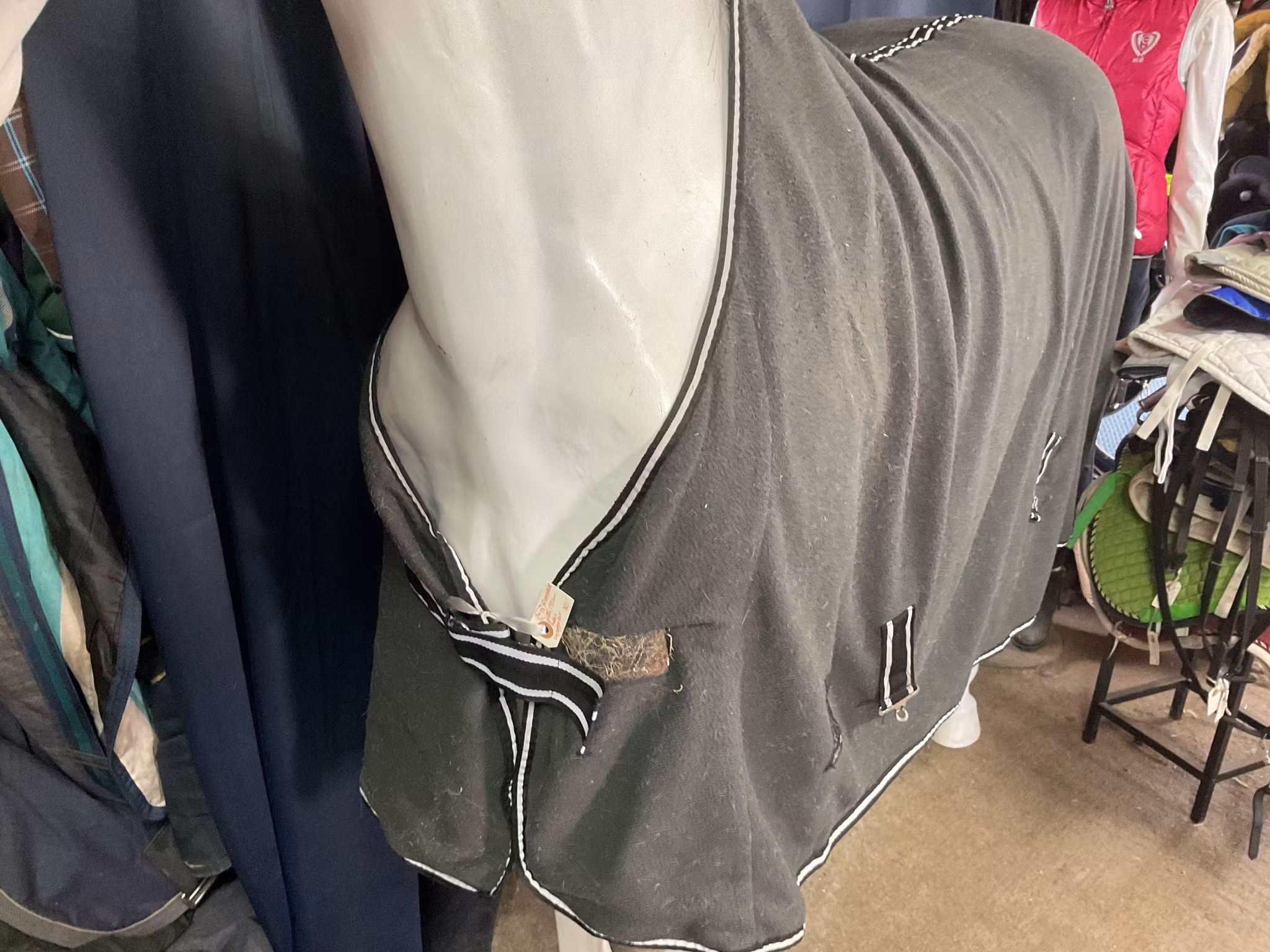 Fleecetäcke grått,155 cm,fattas kryssgjordar