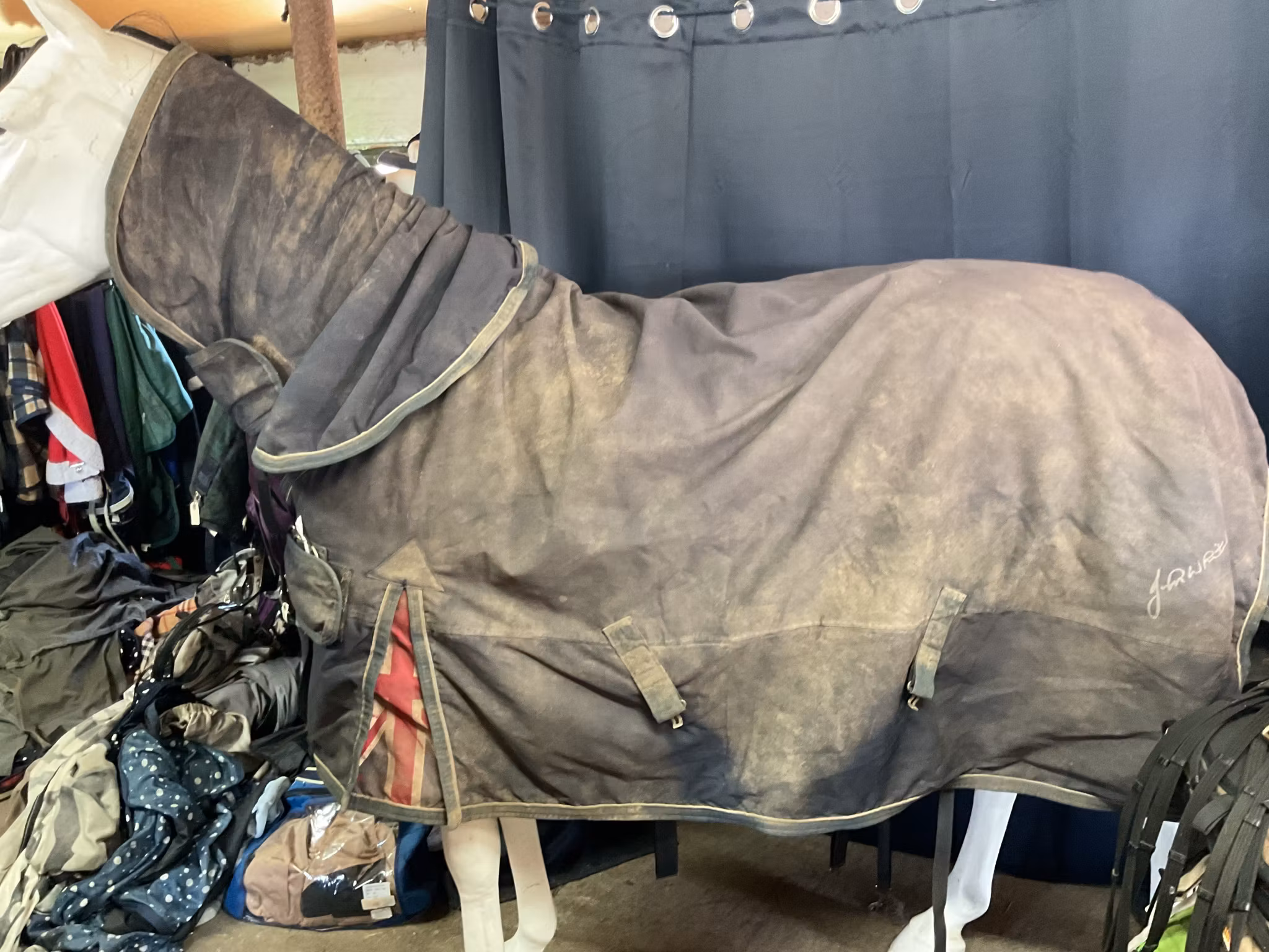 John whitaker vintertäcke med avtagbar hals,dock är dragkedjan sönder, 145 cm, ca 400 gr, otvättat