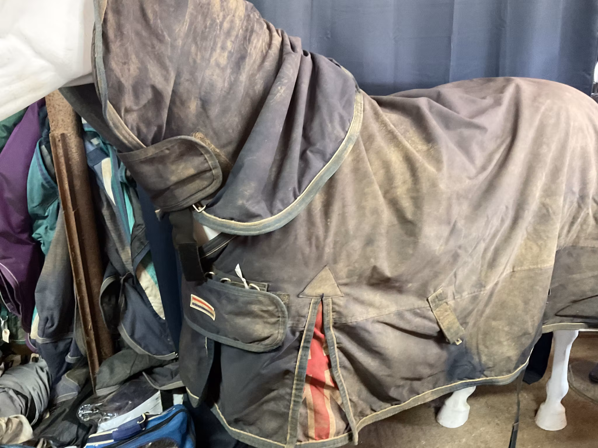 John whitaker vintertäcke med avtagbar hals,dock är dragkedjan sönder, 145 cm, ca 400 gr, otvättat