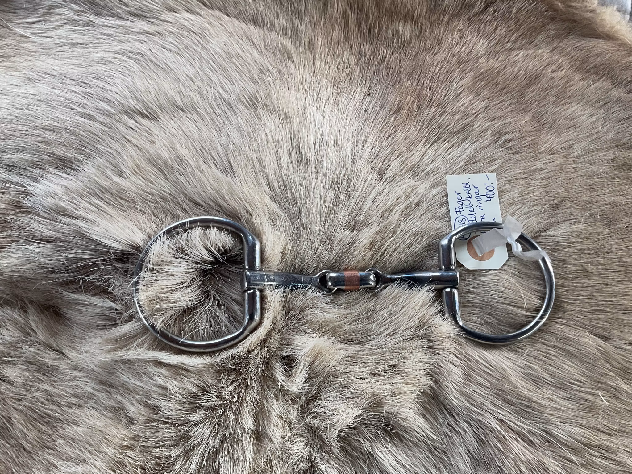 Fager tredelat bett,fasta ringar, 10,5 cm