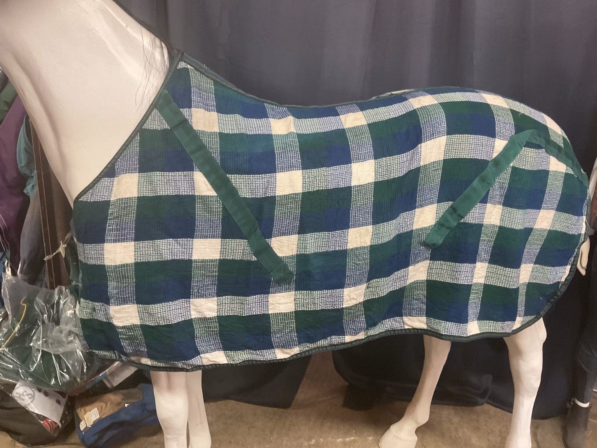 Bomullstäcke 140 cm, inga kryssgjordar,endast ett spänne fram