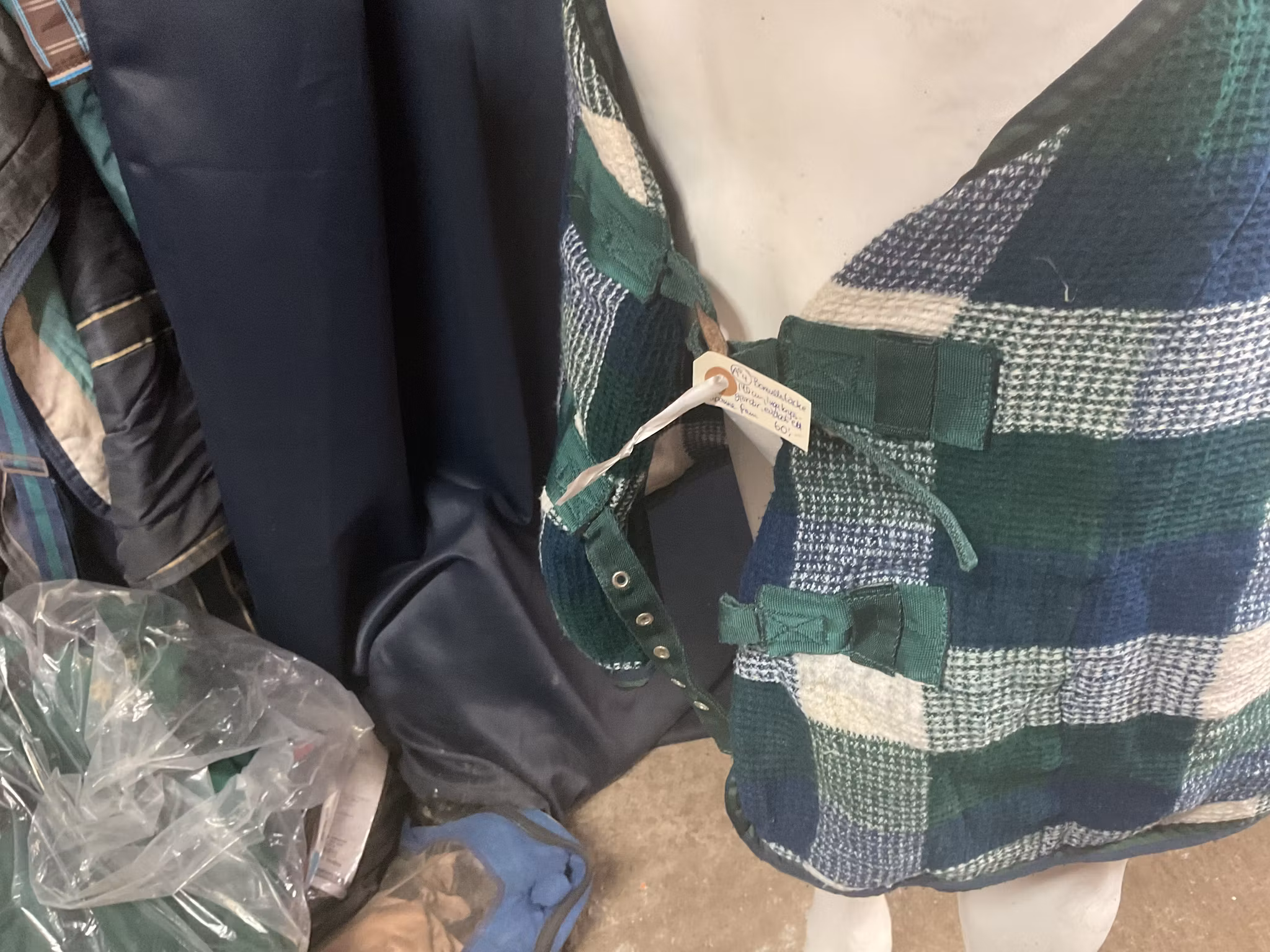 Bomullstäcke 140 cm, inga kryssgjordar,endast ett spänne fram