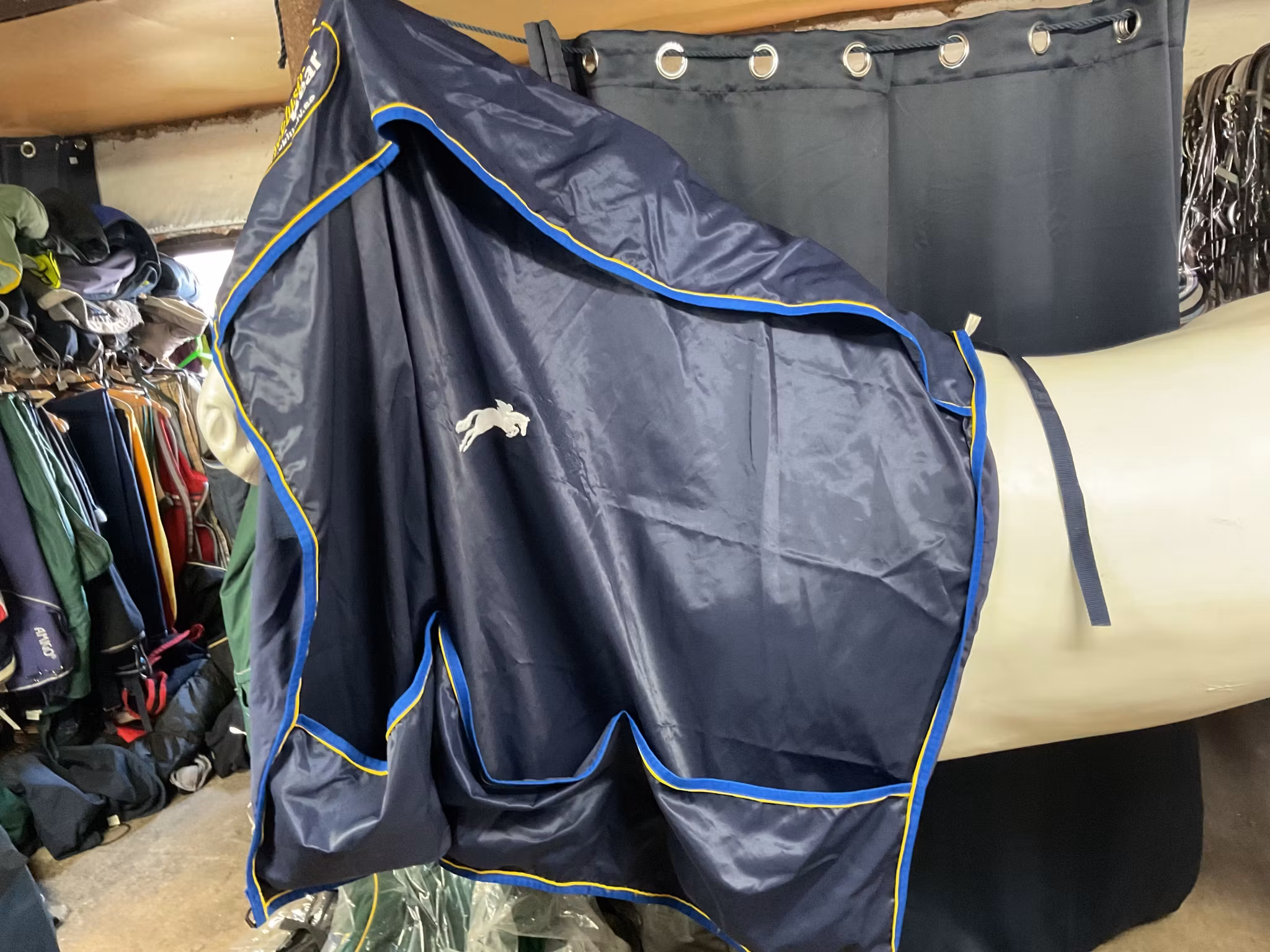 Horseware boxgardin blå,varit broderad innan