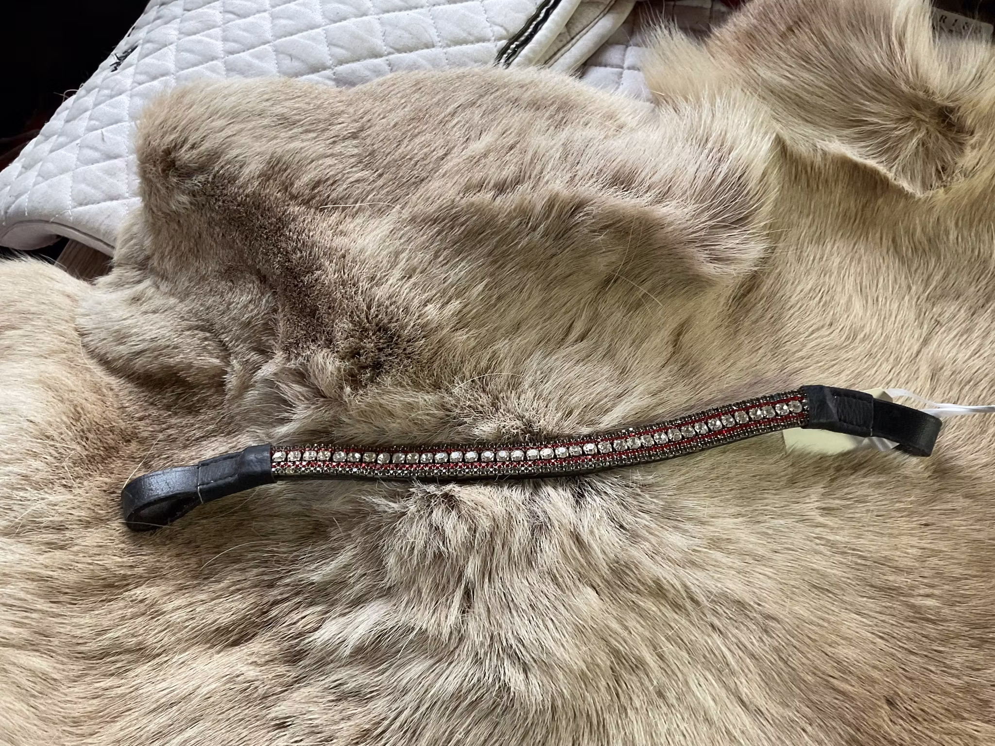Pannband svart, 38 cm, fattas en pärla