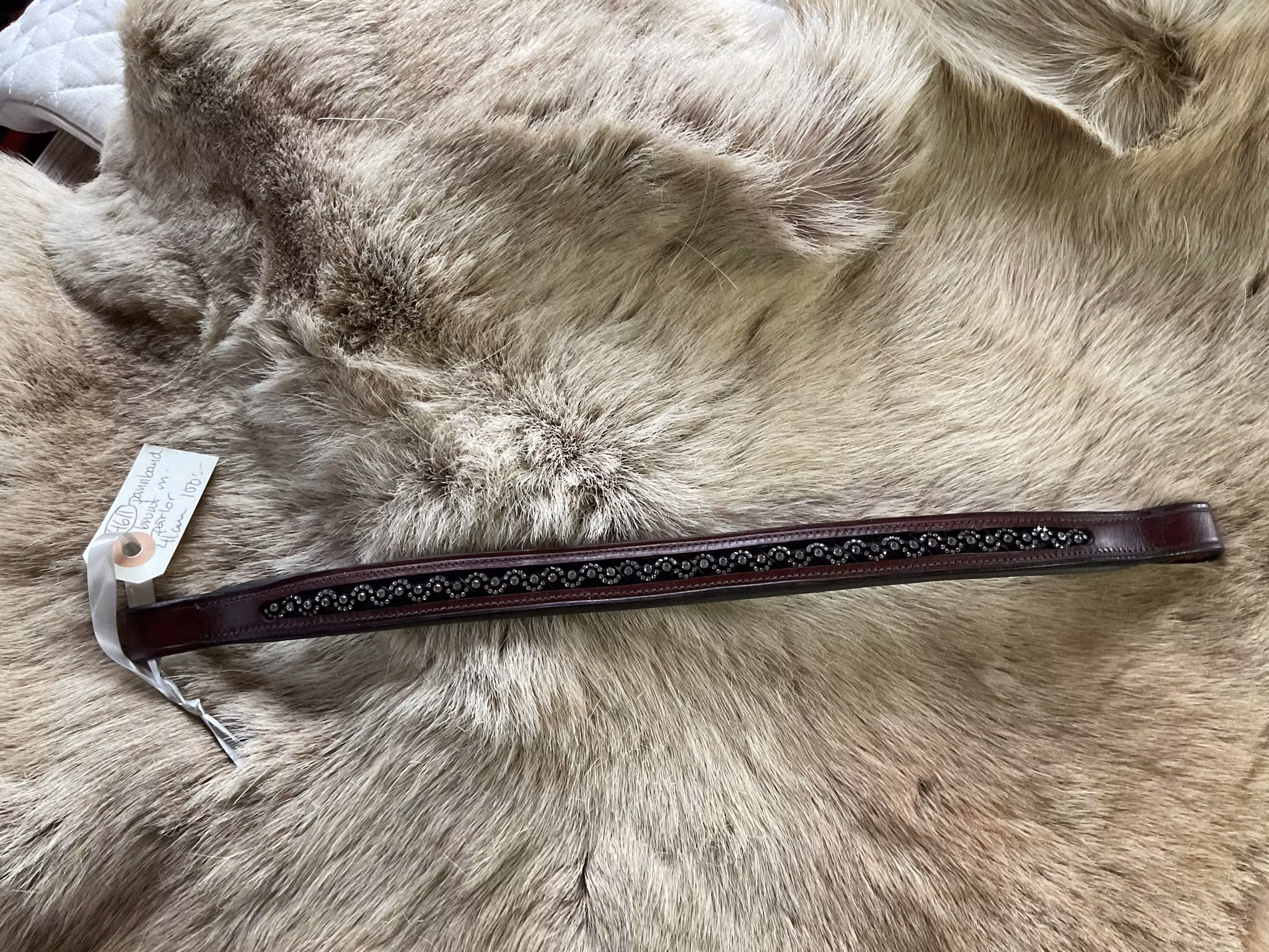 Pannband brunt med pärlor, 41 cm