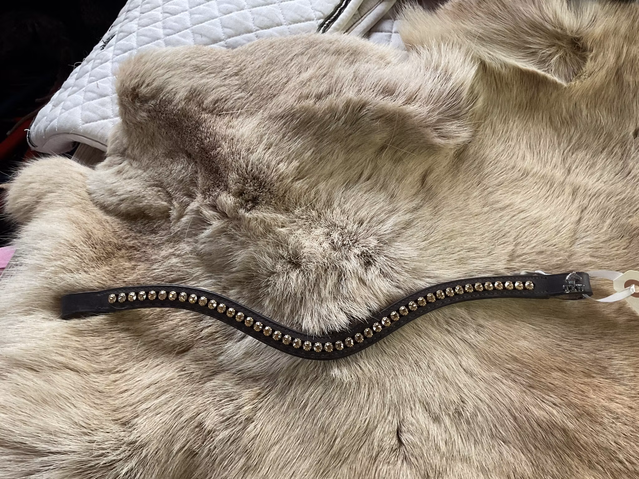 TEW pannband med gula pärlor, 42 cm