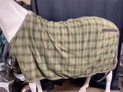 Fleecetäcke, ett hål, 135 cm