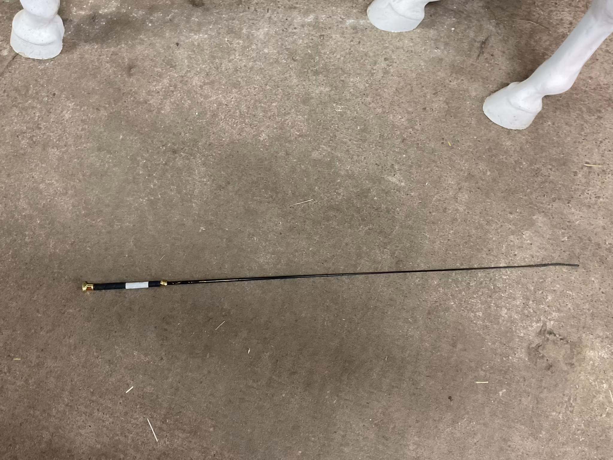 Dressyrspö svart med guld, 120 cm,