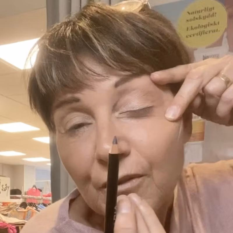 Hur du enkelt lägger en Eyeliner med en penna!