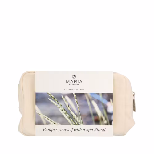 Spa Ritual Set från Maria Åkerberg innehåller sju välgörande produkter samlat i en ekologisk bomullsnecessär av allt du behöver för att skapa en avkopplande sparitual i ditt eget hem.