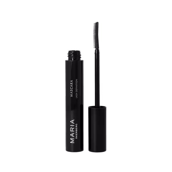 Mascara Lash Definition är en svart vegansk mascara som hjälper att markera och definiera dina fransar.   Den smidiga gummiapplikator och naturlig formula separerar dina fransar och skapar en markerad