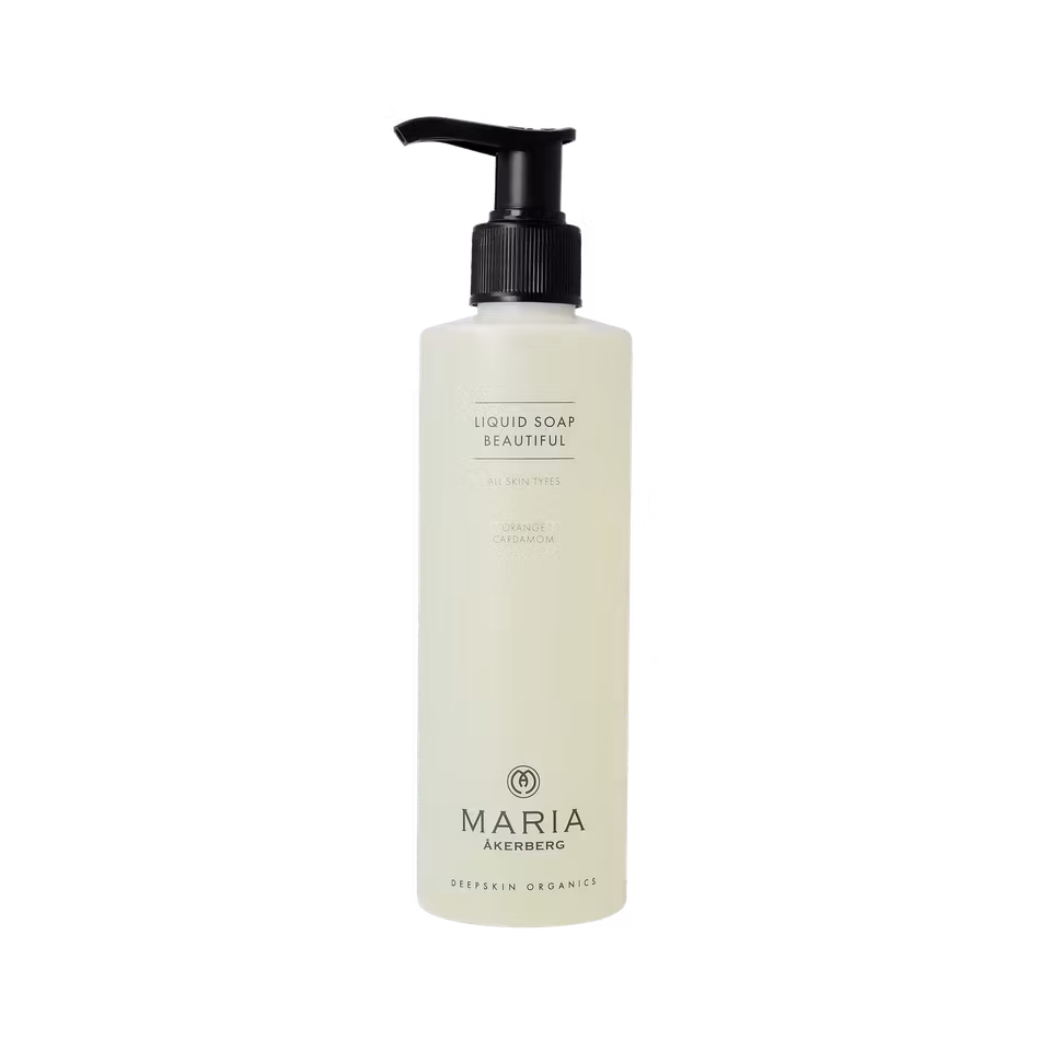 Liquid Soap Beautiful är den senaste i handtvåls familjen, sulfatfri och helt växbaserat innehåll, i Maria Åkerbergs omtyckta Beautiful-serie av naturlig kroppshudvård.