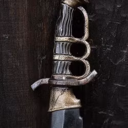 Battleworn Trench Kniv