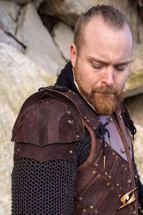 Woodsman Suede Shoulder Armour