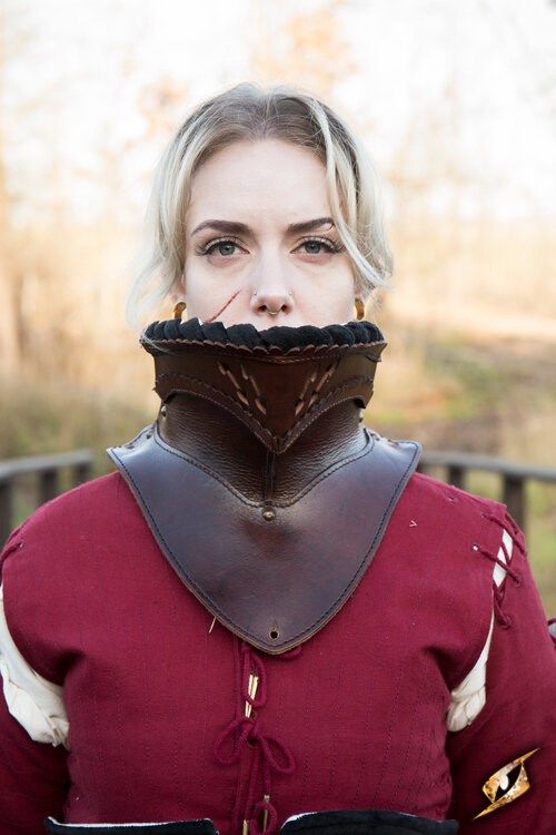 Noble Leather Bevor
