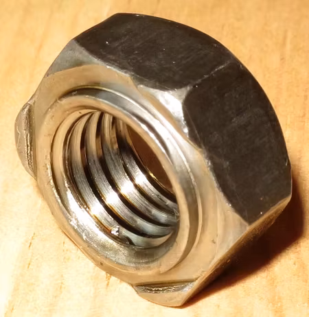 SVETSMUTTER OBEHANDLAD M10 20st