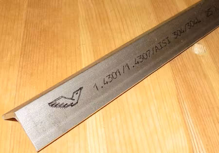 ROSTFRITT VINKELPROFIL 25x25x3mm EN1.4301 - SS2333