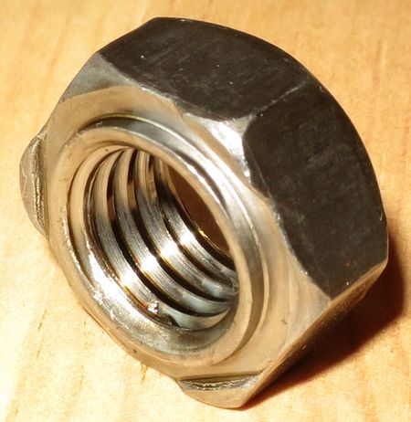 SVETSMUTTER ROSTFRI M8 A4 25st