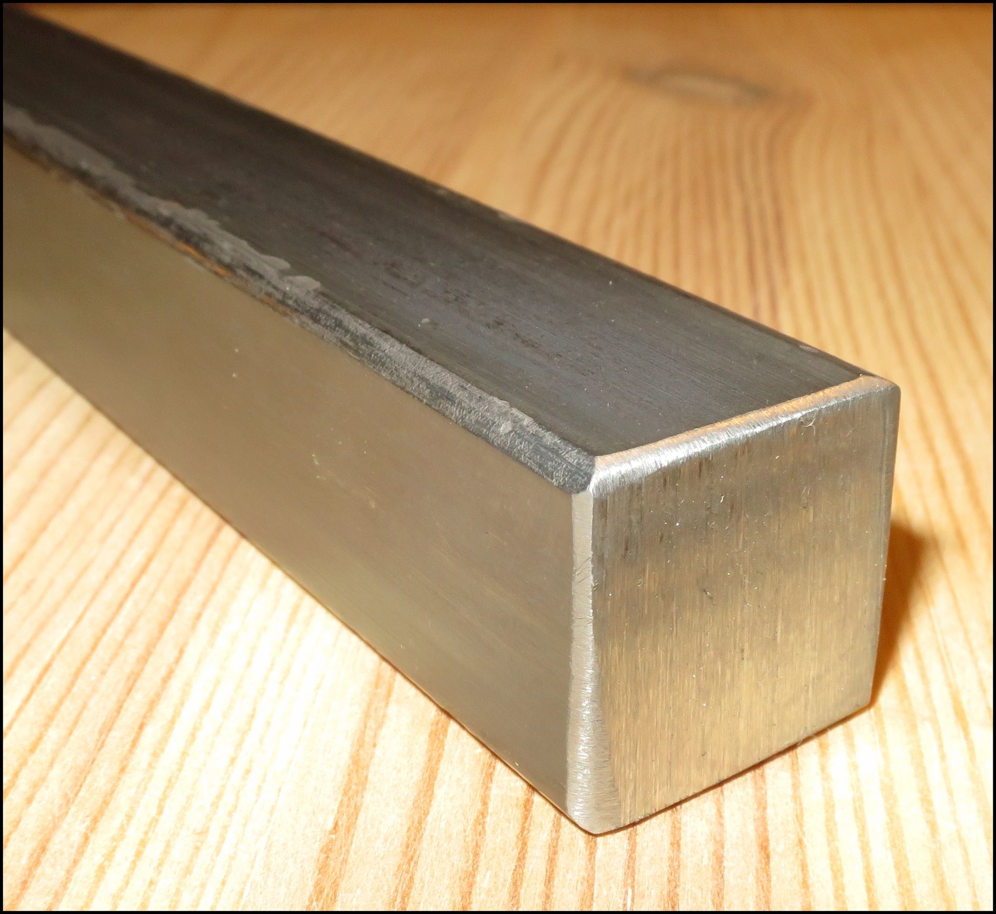 FYRKANSTÅNG VARMVALSAD 20x20mm s235JRG2 / ss1312
