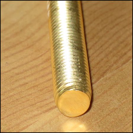 GÄNGSTÅNG MÄSSING M3x1000