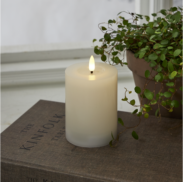 Led ljus Flamme 7,5*15cm Vit