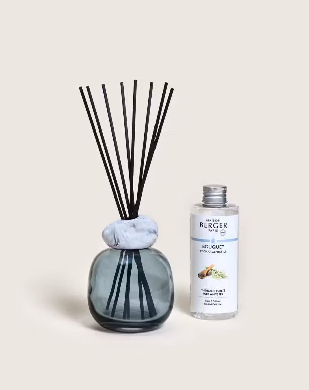 Blå/Vit Pure White Tea Doftpinnar - Maison Berger Sweden