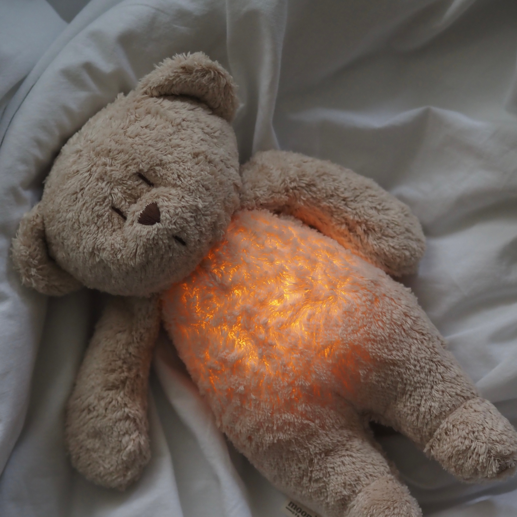 Moonie 2.0 The Organic Humming Bear Nalle med lampa och ljud Sand