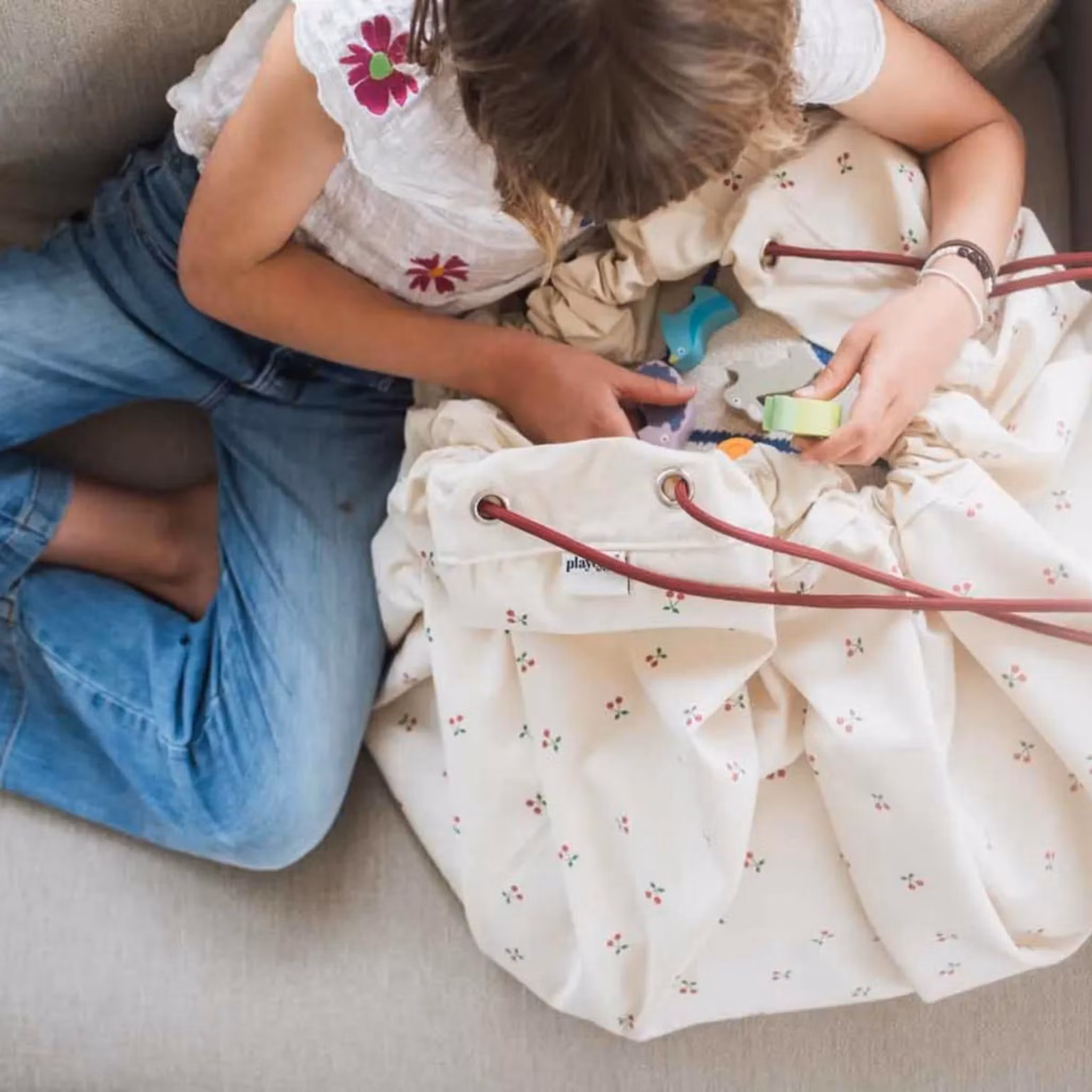 Play&Go® 2-i-1 Lekmatta och förvaring Cherries