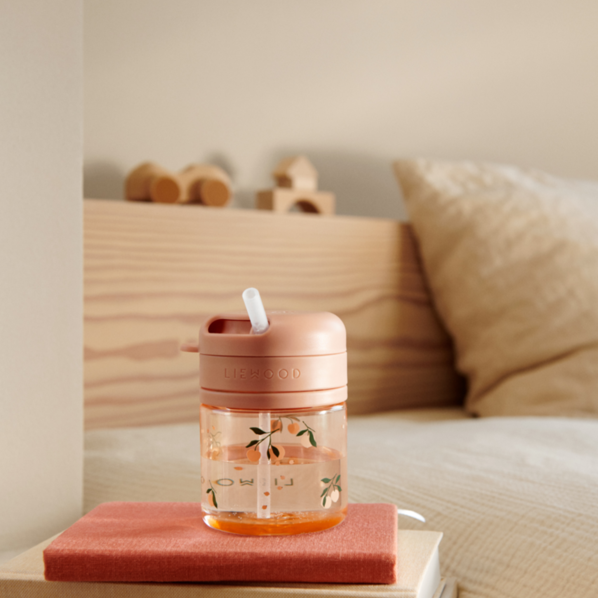 Liewood Pavia Tritan Sugrörsmugg 280 ml Peach/Sea shell
