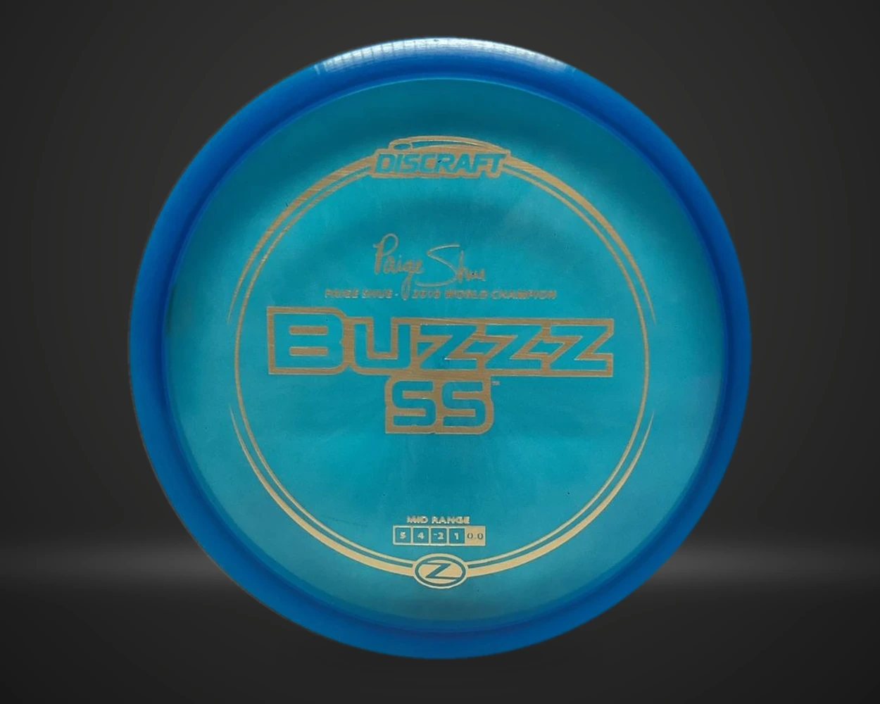 Z-Line Buzzz SS Paige Shue 2018 World Champion midrange i rosa, vist forfra på mørk produktbakgrunn