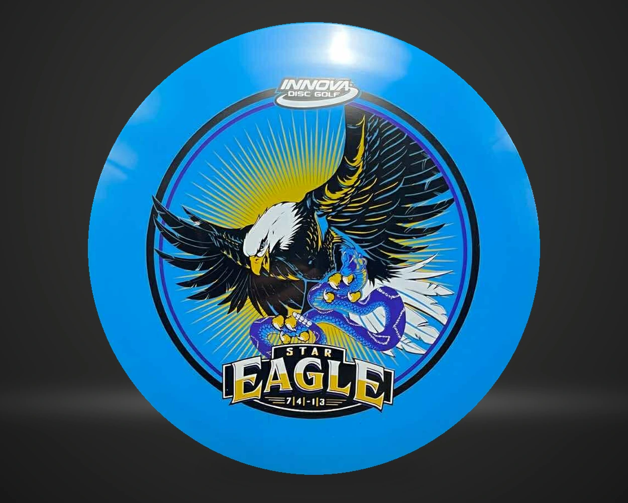 Innova Eagle fairway driver i blå, vist forfra på mørk produktbakgrunn