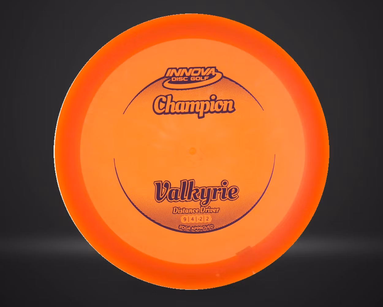 Champion Valkyrie distance driver i gul, vist forfra på mørk produktbakgrunn