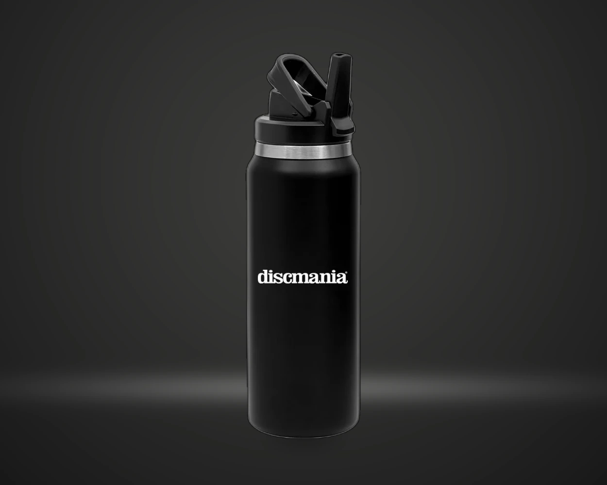 Stainless Steel Water Bottle drikkeflaske i svart med Discmania-tekstlogo, vist forfra på mørk produktbakgrunn
