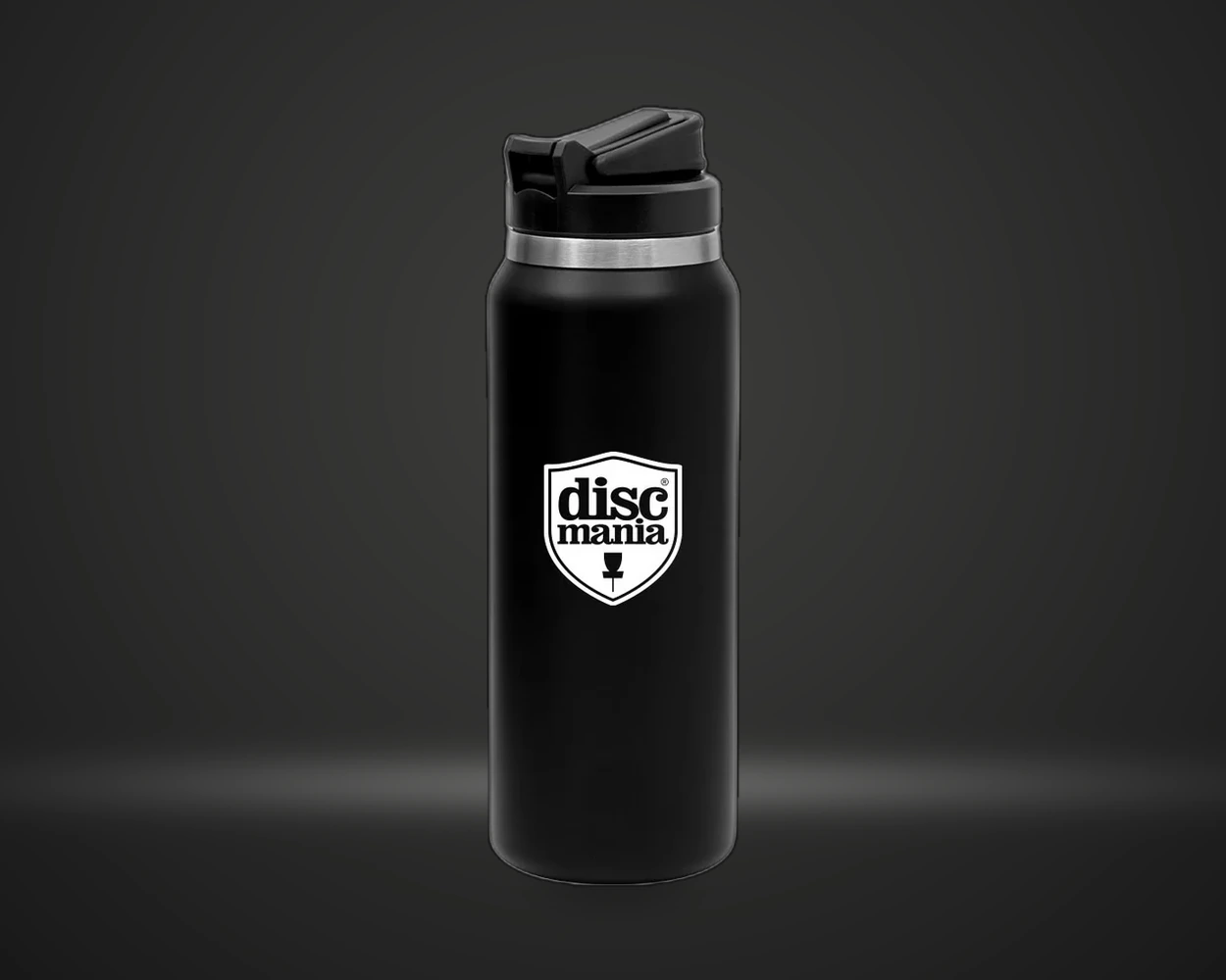 Stainless Steel Water Bottle drikkeflaske i svart med Discmania-logo, vist forfra på mørk produktbakgrunn