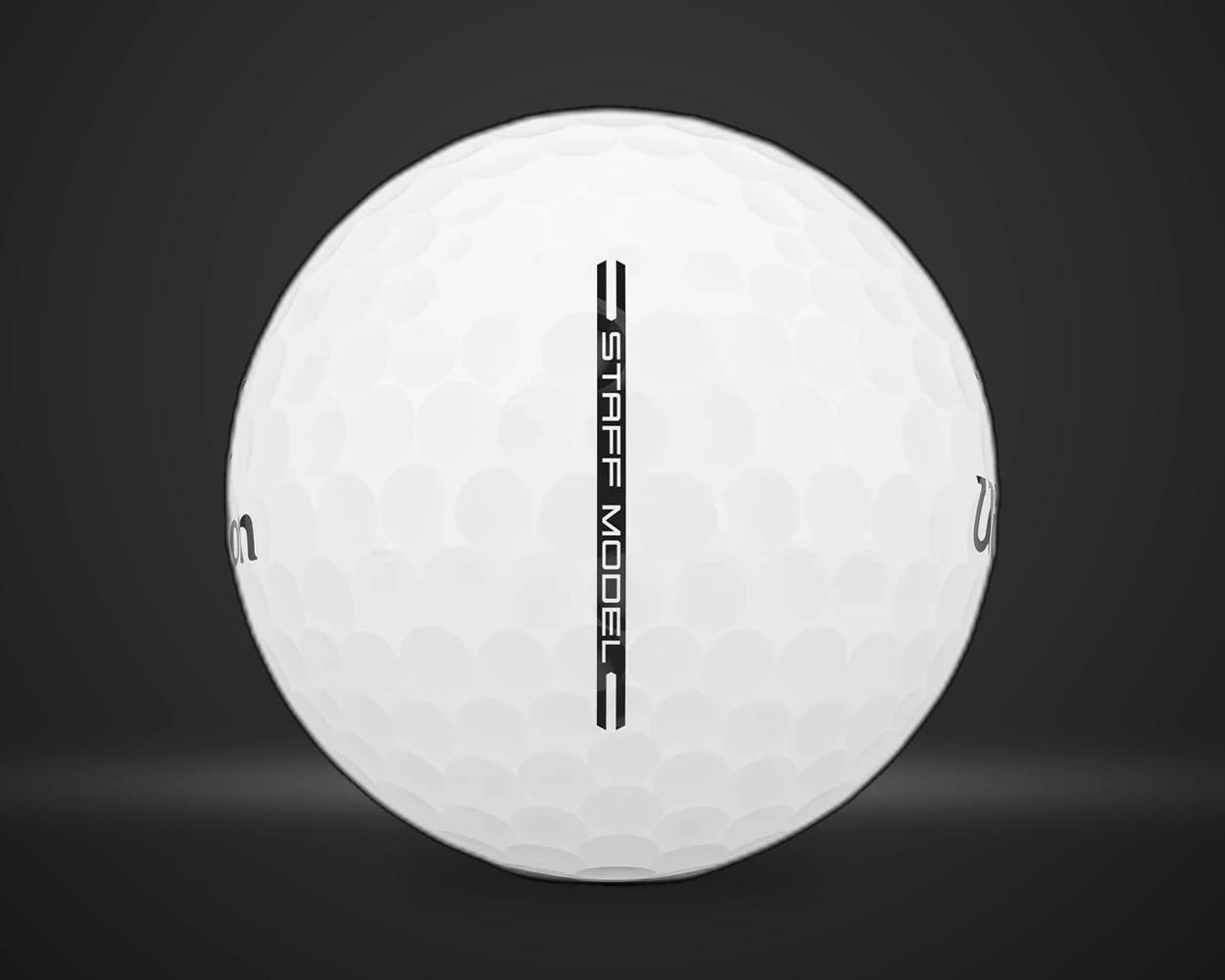 Wilson Staff Model 12 golfballer, detaljbilde på mørk produktbakgrunn