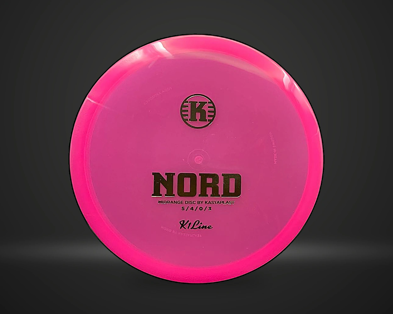K1 Nord midrange i rosa, vist forfra på mørk produktbakgrunn