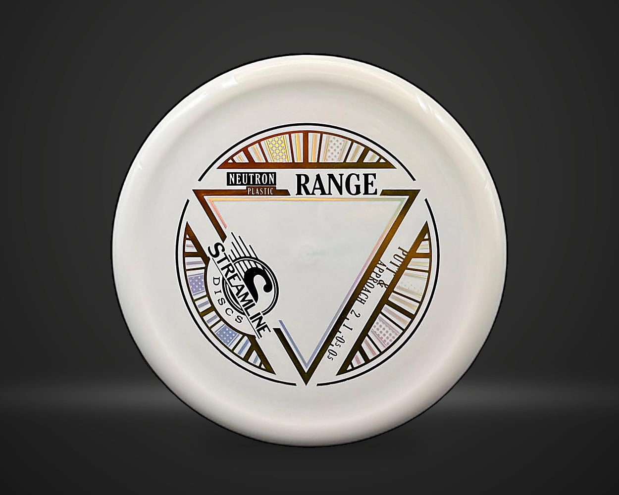 Range Neutron putter i hvit, vist forfra på mørk produktbakgrunn