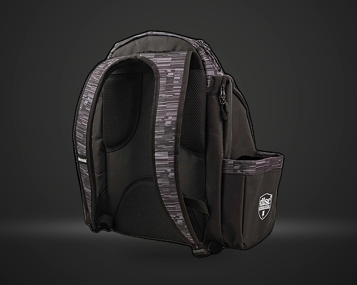 Fanatic Sky Backpack discgolfsekk i svart, vist forfra på mørk produktbakgrunn