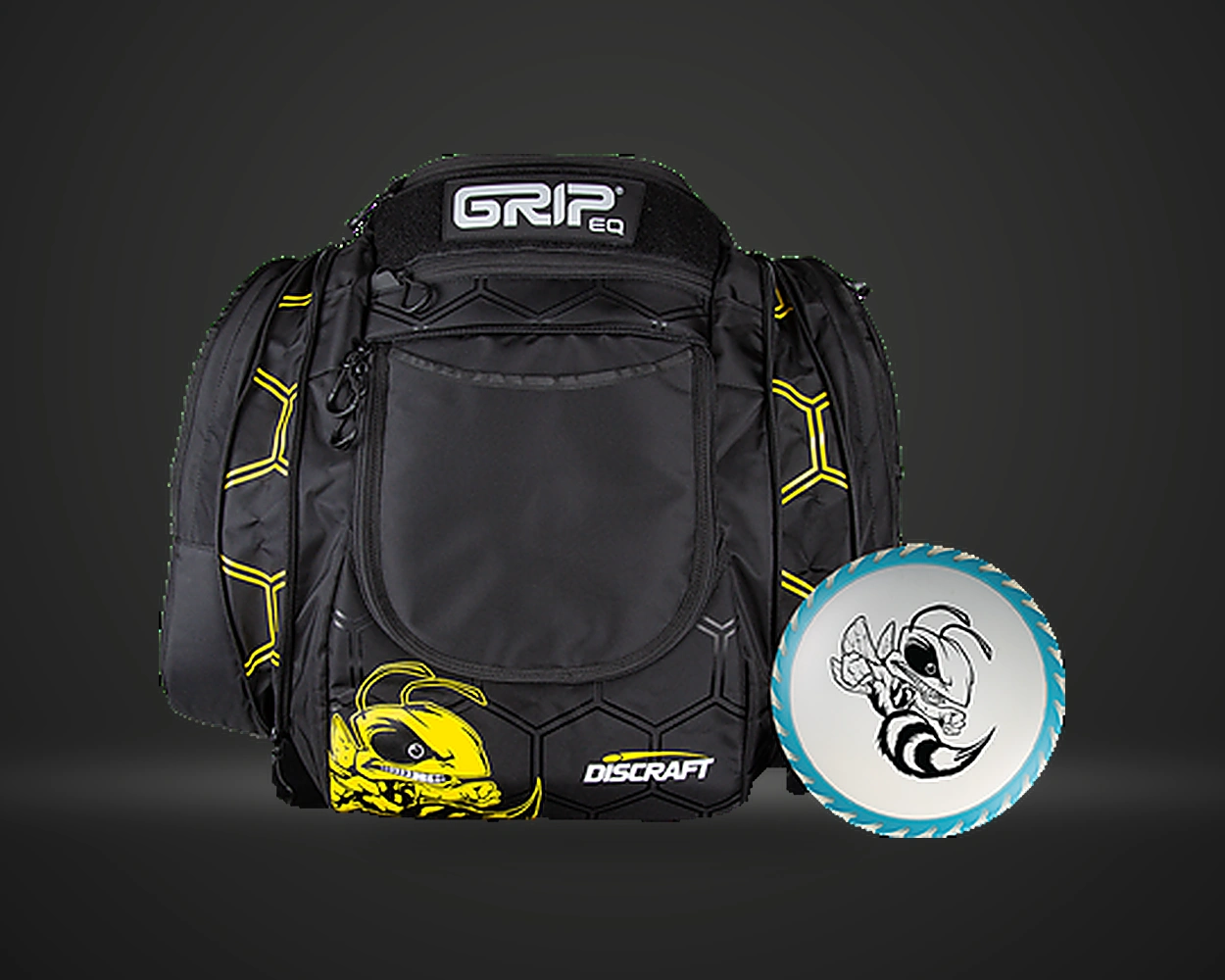 Grip AX6 Buzzz discgolfsekk med fire borrelåsmerker og en disk, vist på mørk produktbakgrunn