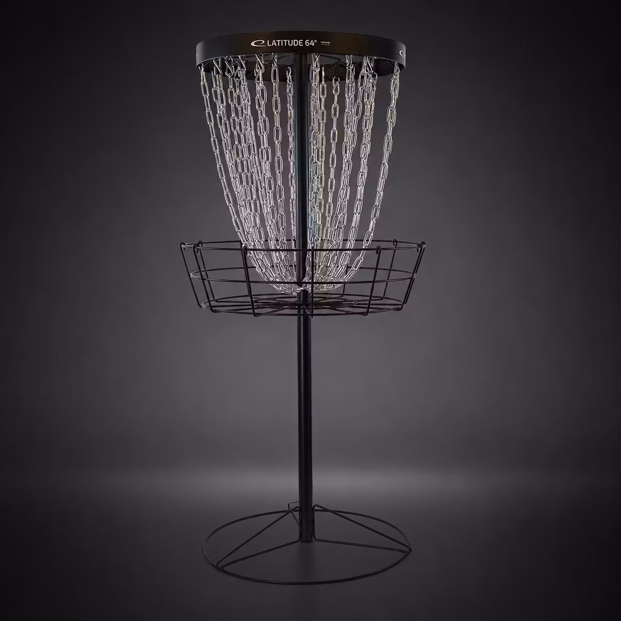Latitude 64 Trainer Lite discgolfkurv i svart, detaljbilde på mørk produktbakgrunn