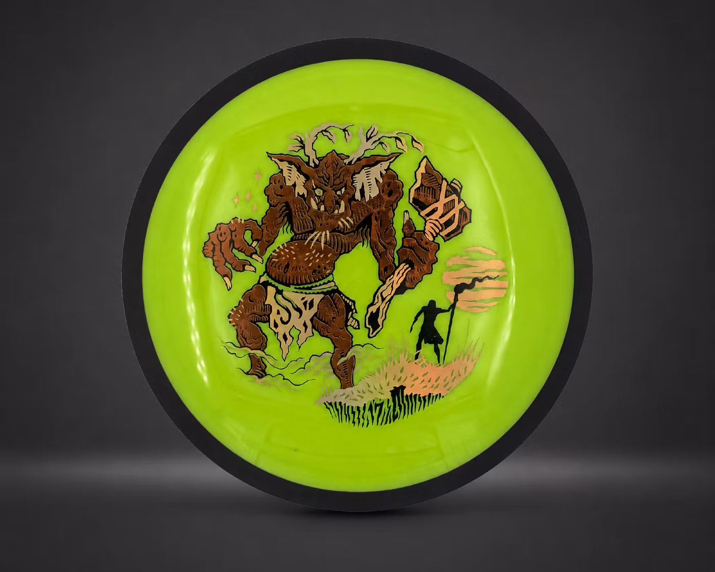 Streamline Trail Special Edition disc golf-driver i neongrønn med svart rim, vist forfra på mørk GolfKongen-produktbakgrunn