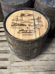 Whiskyfat av ek med gravering