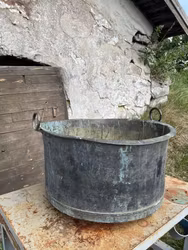 Stor kopparkittel med patina