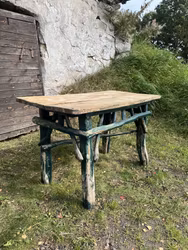 Rustik trädgårdsgrupp av envirke